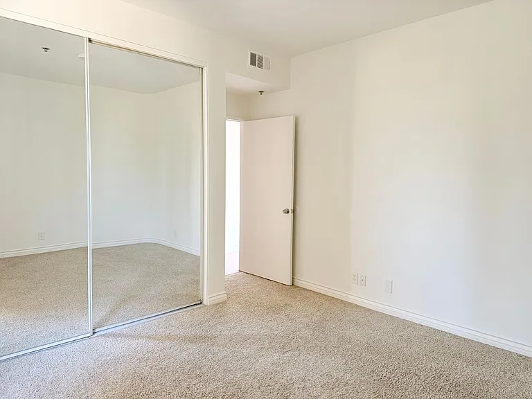 Perfectly situated 2 bedroom and 2 bathroom ! — Photo 39