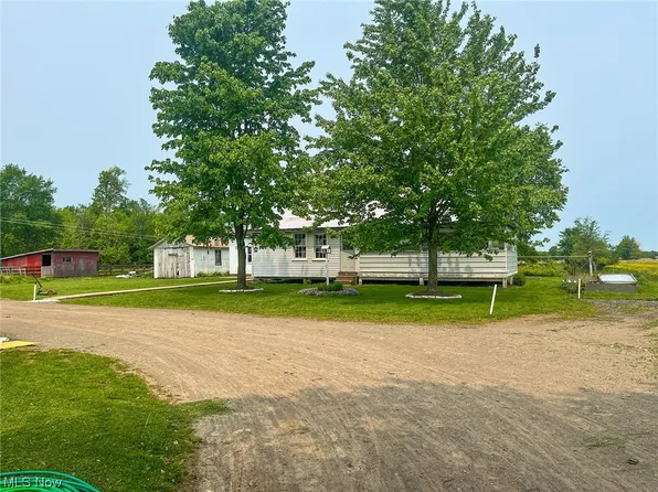 6723 Hilldom Rd, Conneaut, OH 44030