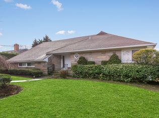 50 Lakeshore Dr, Eastchester, NY 10709