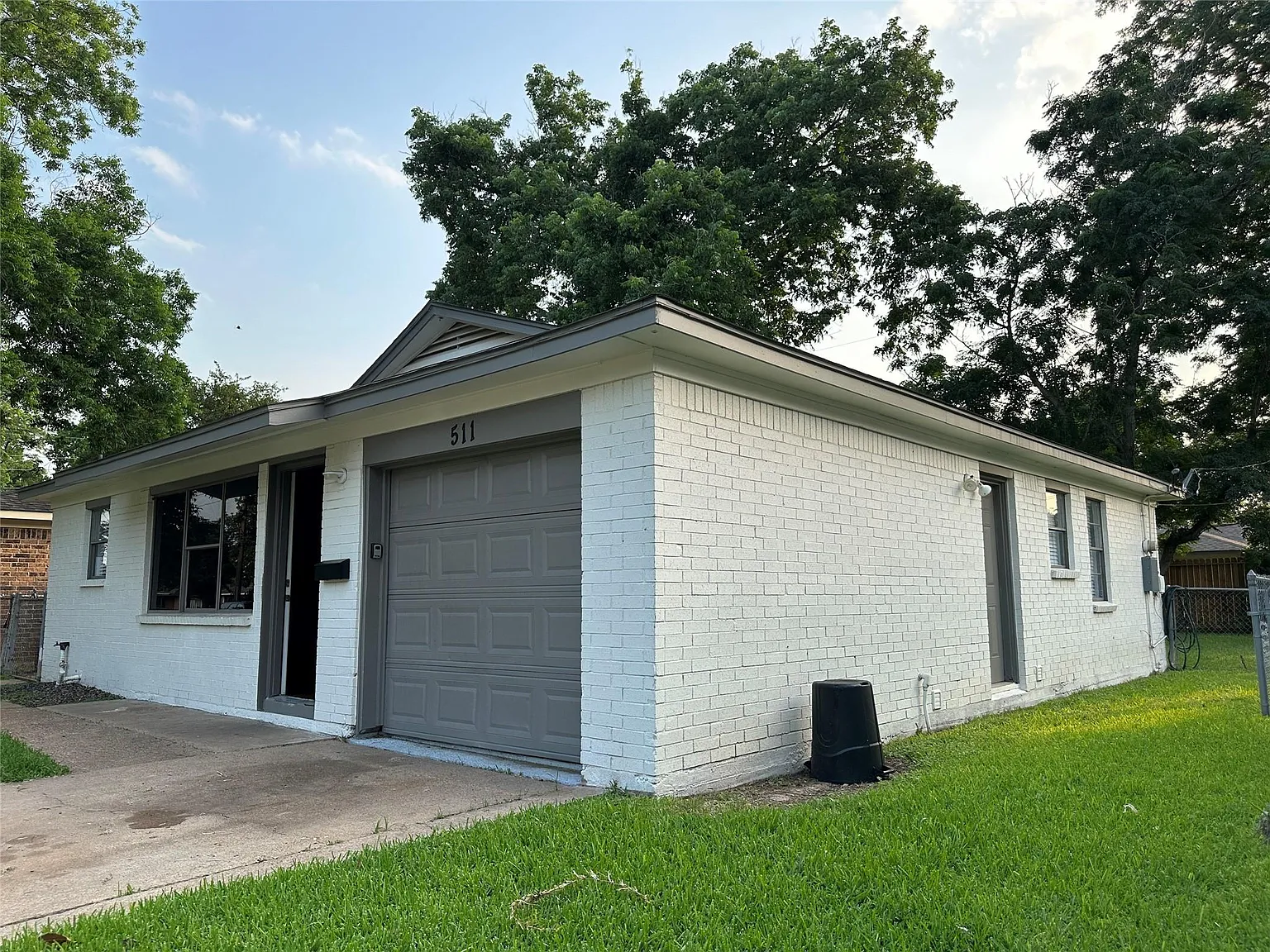 3 bed, 2.0 bath, 1184 sqft, $1,900 — Photo 3