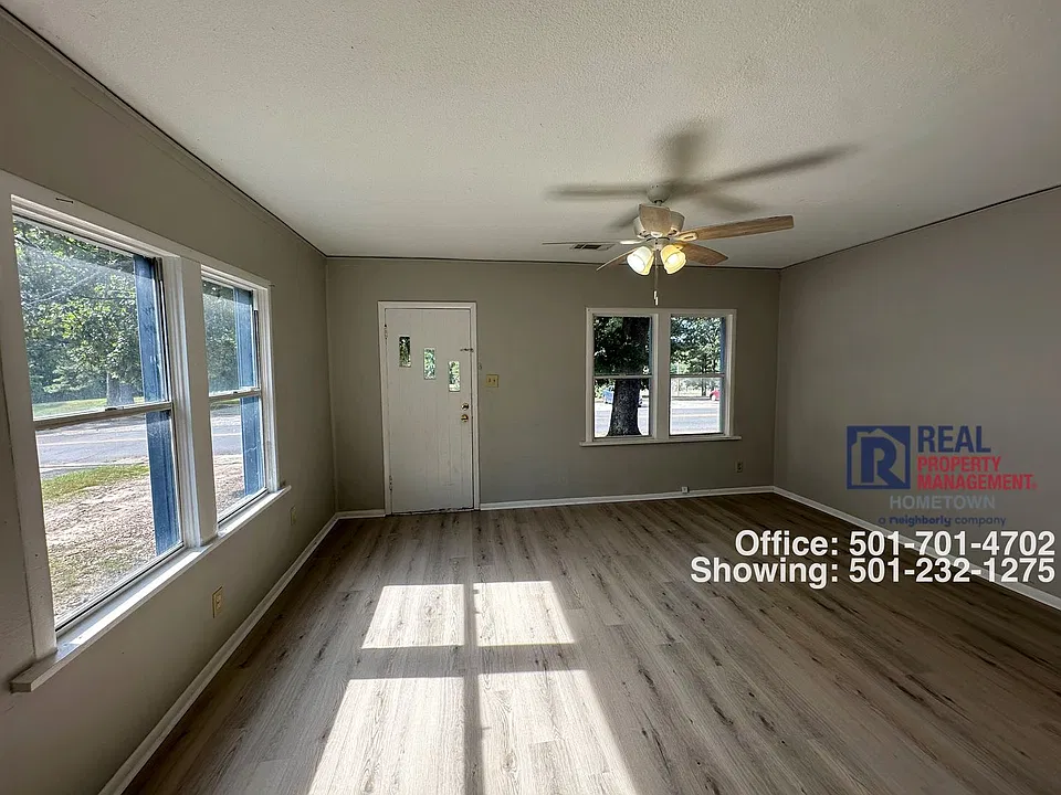 Nice Duplex In The Middle Of Town!!