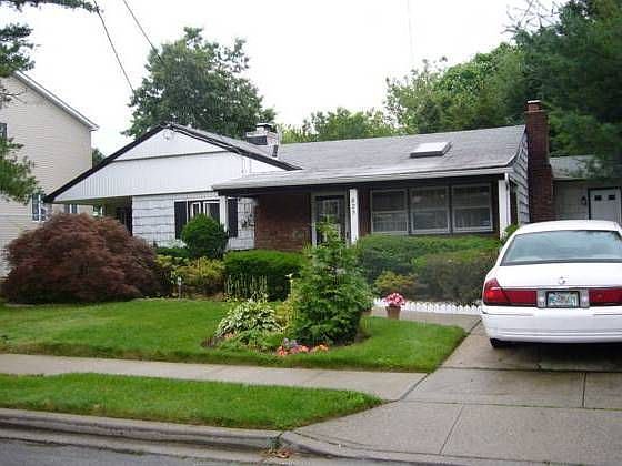 1st image of 823 Jefferson St