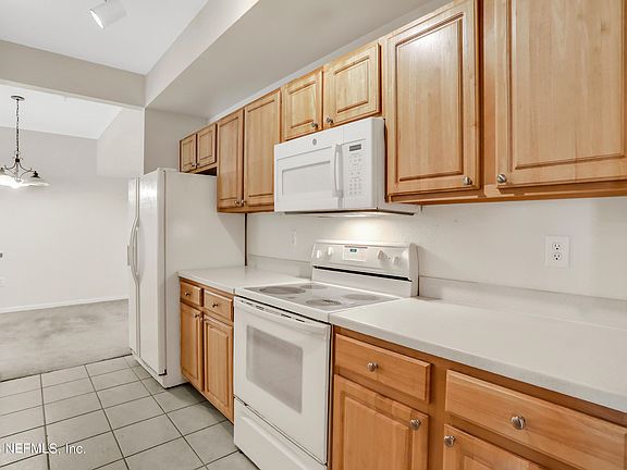 3rd image of 10075 GATE Parkway N #2805