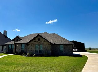 180 Lakecrest Dr, Muenster, TX 76252