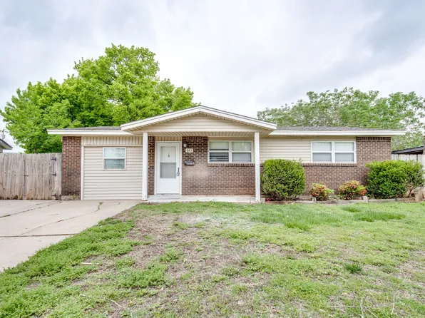 641 SW 15th St, Moore, OK 73160