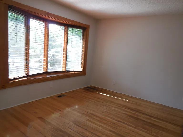 living room w/bay window