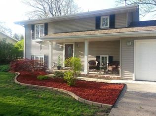 127 Buckles Dr, Niantic, IL