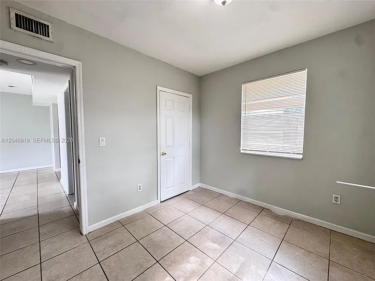 1801 NE 50th St — Photo 14