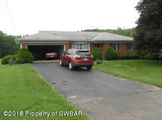 43 Flat Rock Rd, Dallas, PA 18612