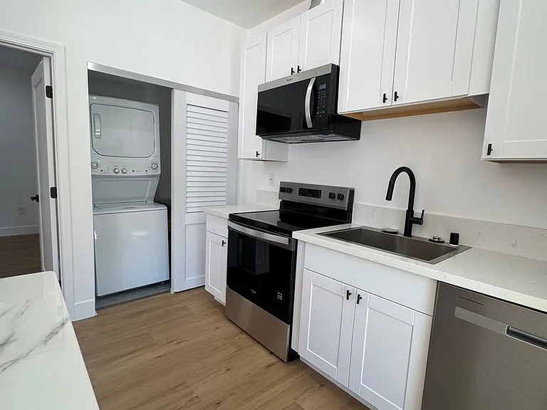 240 White Rd — Photo 15