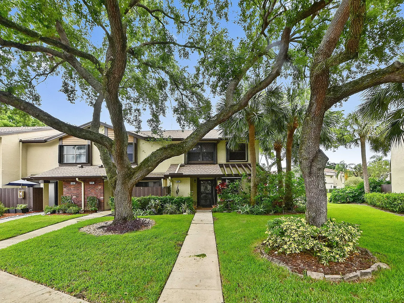 3 bed, 2.5 bath, 1390 sqft, $3,000 — Photo 2