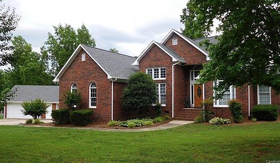 3rd image of 118 Trollingwood Ln