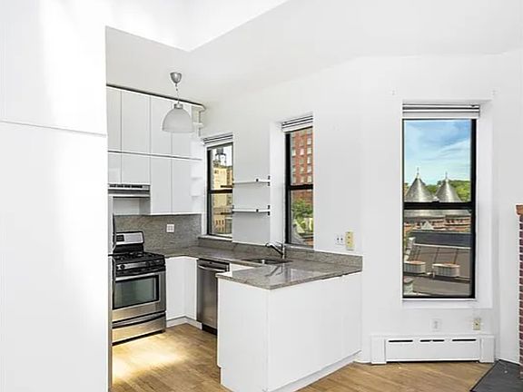 5th image of 50 W 105th St APT 5B
