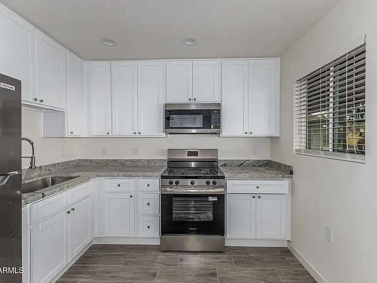 11230 N 17th Ave #1 — Photo 3