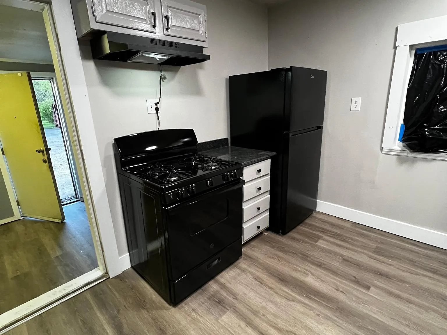 2 bed, 1063 sqft, $1,600 — Photo 3
