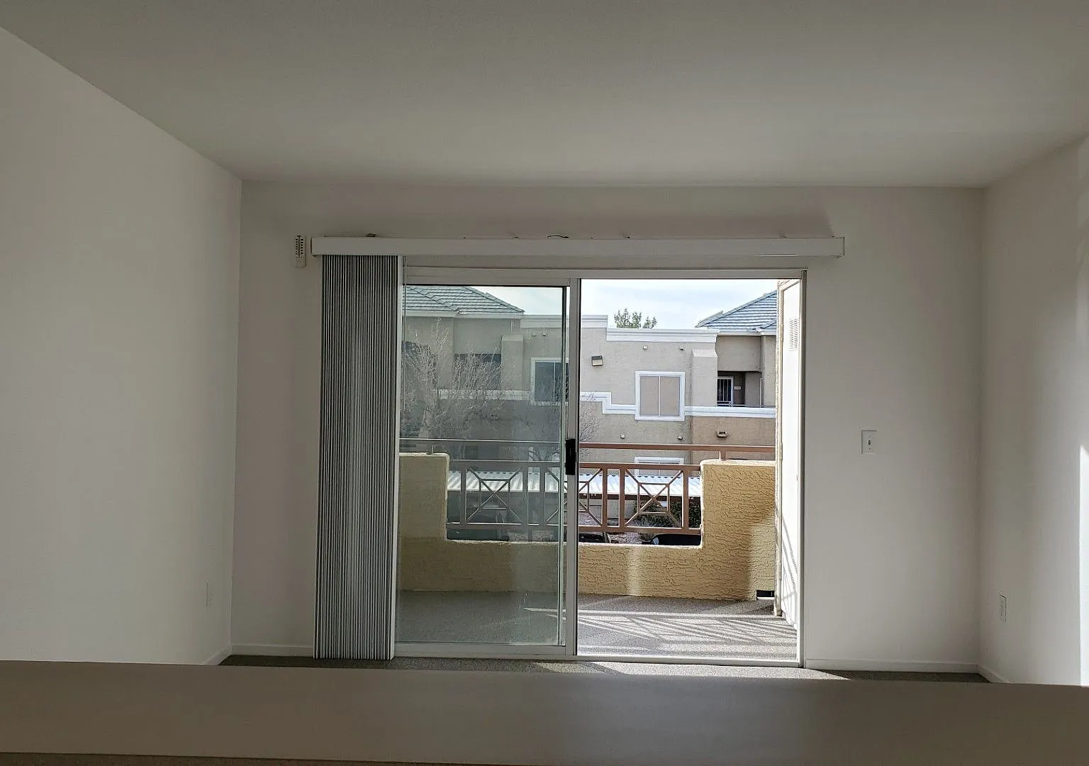 1 Bedroom 1 1/2 Bath. 2nd floor of a well-kept, peaceful, quiet community - Russell/Buffalo — Photo 2
