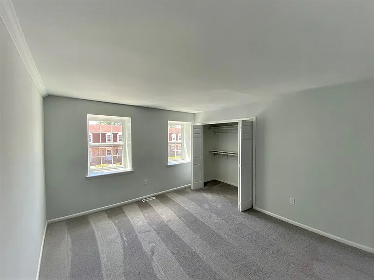407 Moss Hill Ln — Photo 8