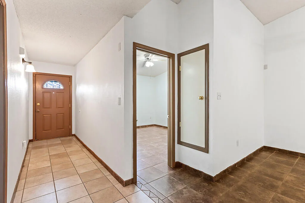 3 bed, 2.0 bath, 1122 sqft, $1,550 — Photo 2