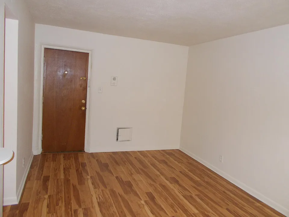 1042 N Pearl St #105