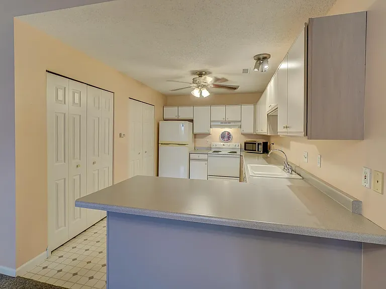1300 Carriage Dr #A — Photo 10
