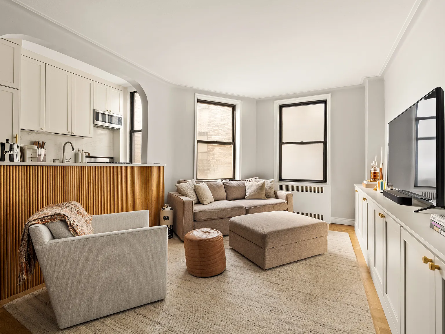 225 West 25th Street — Photo 2