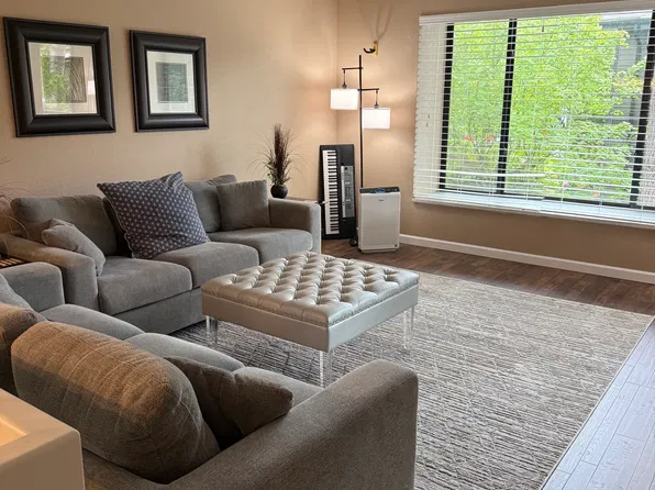 1801 N 107th St Unit 201, Seattle, WA 98133