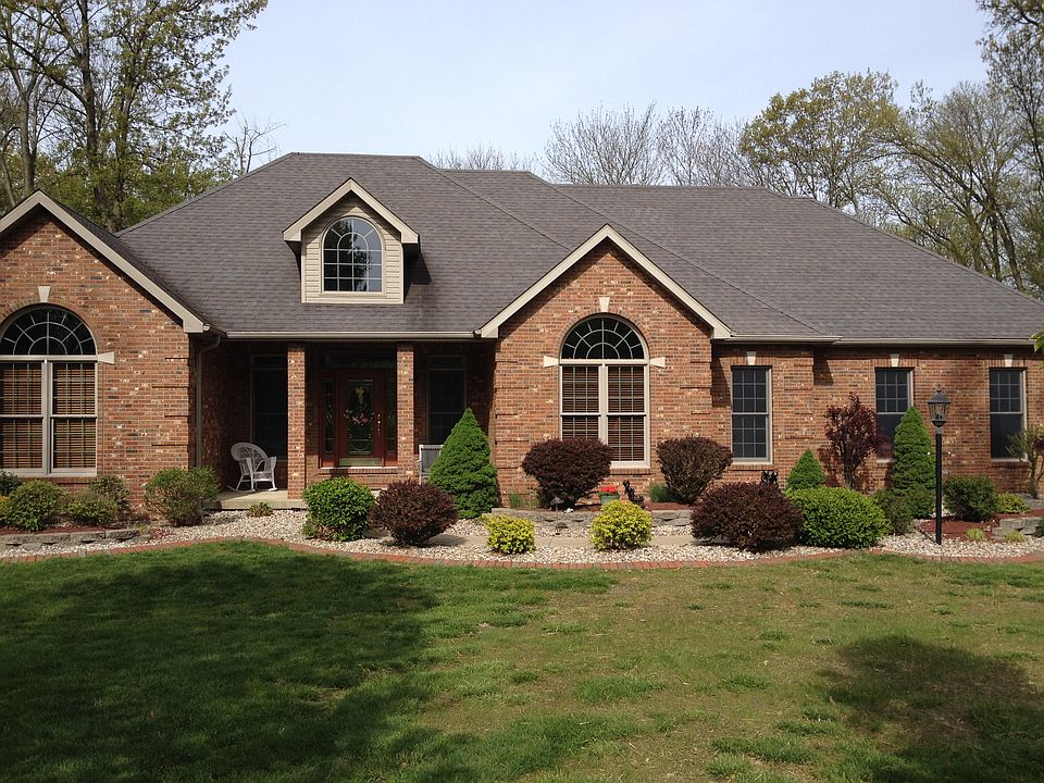2925 Amberwood Dr