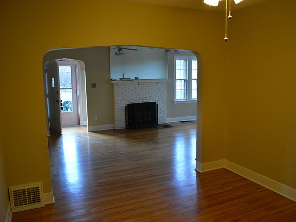 4th image of 2130 Ross St