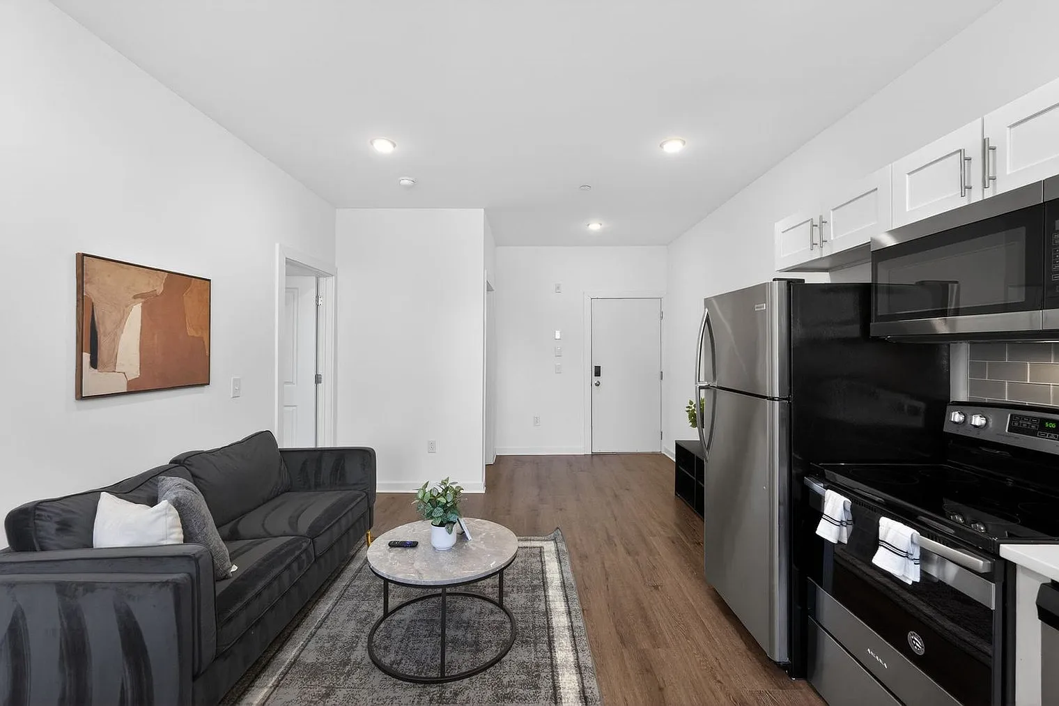 1 bed, 1.0 bath, 5963 sqft, $2,246 — Photo 2