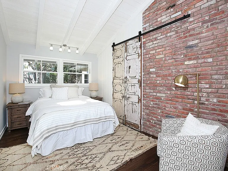 554 Hazel Dr — Photo 11