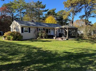 39 North Rd, Hampton Bays, NY 11946