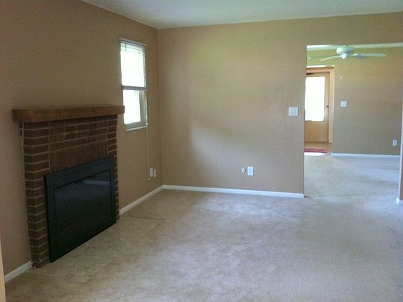 3rd image of 801 Yellowcreek Dr