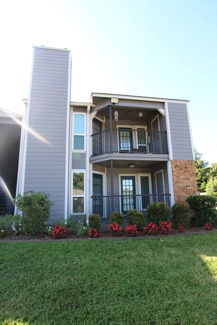 1 bed, 1.0 bath, 670 sqft, $975 — Photo 2