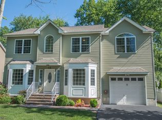 12 Elm Ln, Lake Hiawatha, NJ 07034
