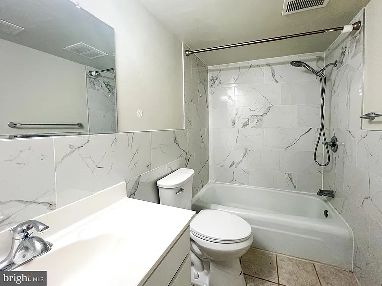 6008 Westchester Park Dr #T2 — Photo 8