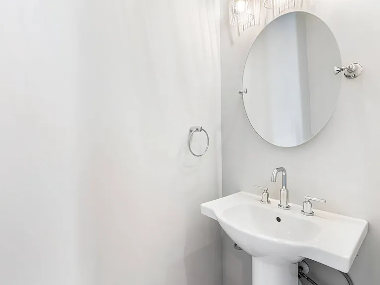2035 Parkside Ln — Photo 23