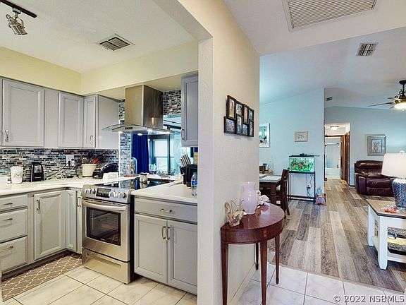 2nd image of 418 Shangri La Cir