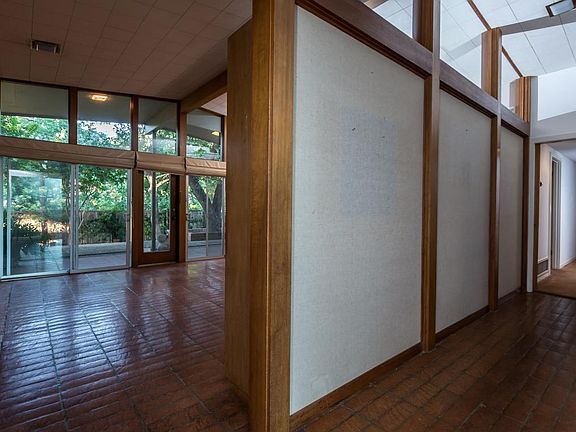2nd image of 2601 Hartwood Dr