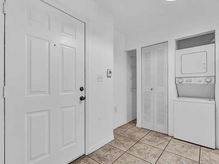 520 SW 5th St — Photo 20