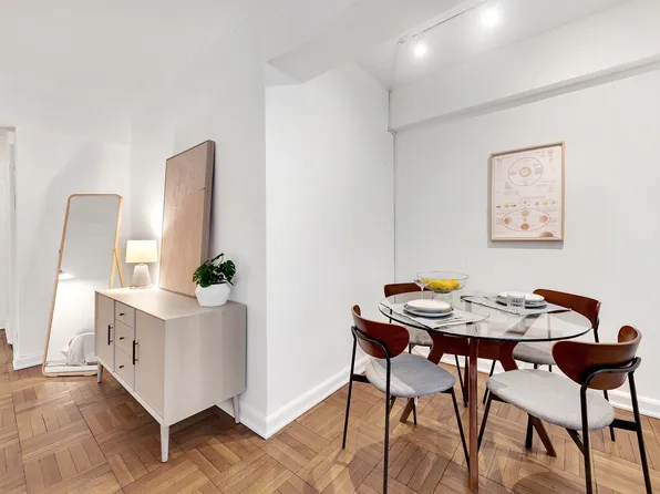 220 Madison Avenue 4M image 3 of 7