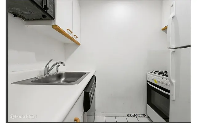 Rented by Douglas Elliman | media 9