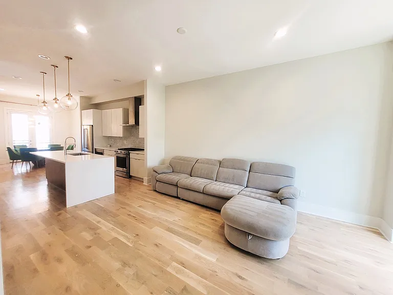 1213 10th Ave N #8 — Photo 16