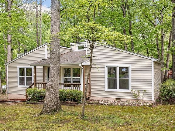2nd image of 605 Spirea Ct