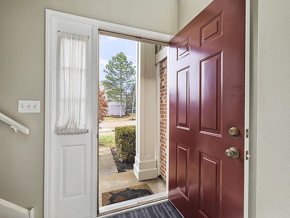 2nd image of 1435 N Waterbury Cir Unit 1435