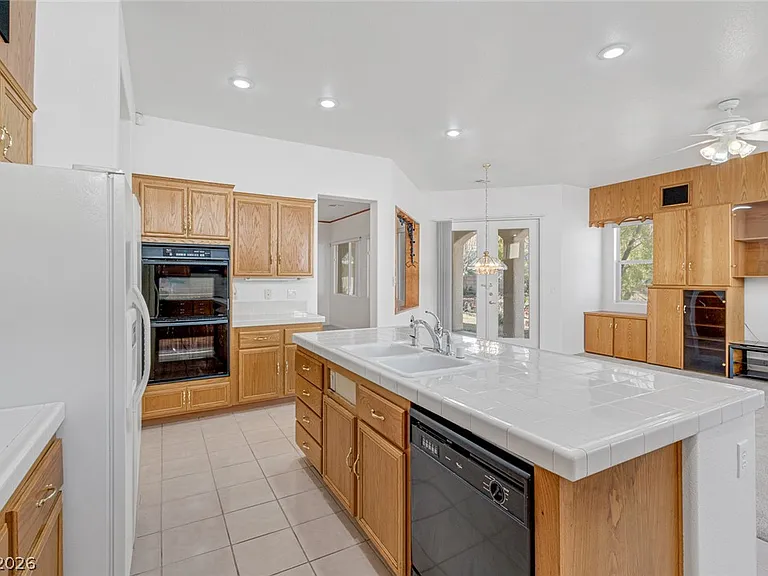 3131 Surf Spray St — Photo 19