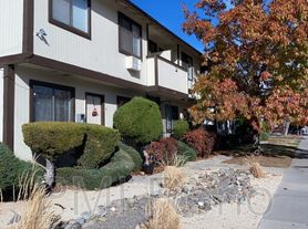 1015 Locust St