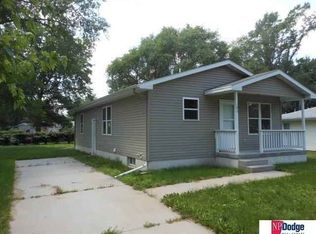 195 Pershing Rd, Fremont, NE 68025