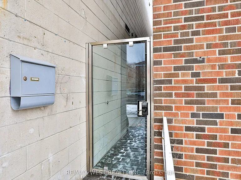 1745 Keele St #4 — Photo 23