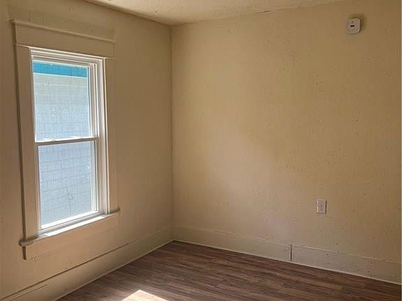 3rd image of 3231 Kimball Ave