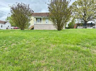 1404 Fieldcrest Rd, Eden, NC 27288